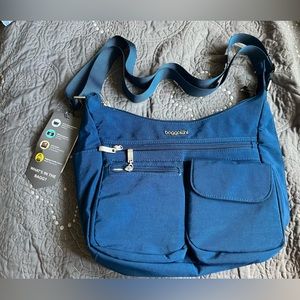 Baggallini blue handbag
